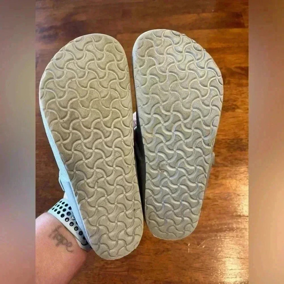 Silver Birkenstock Sandals. Size 32/1 - Picture 7 of 9